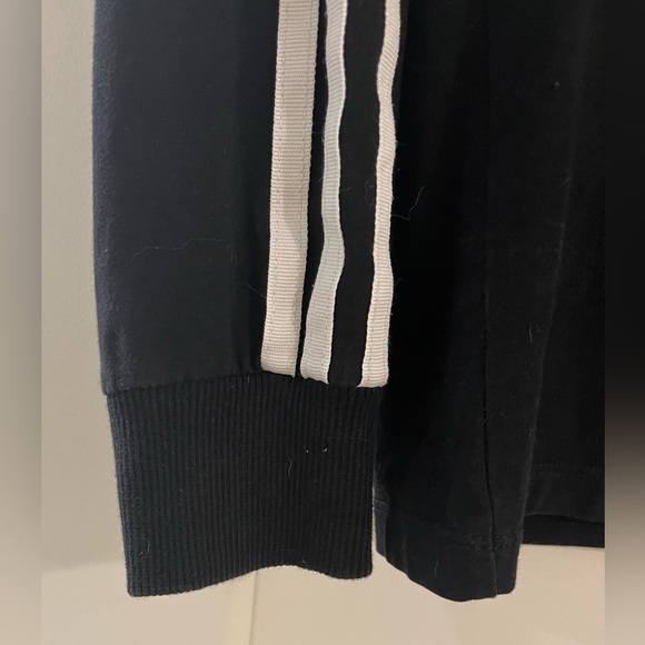 Adidas size M long sleeved shirt - Picture 4 of 6